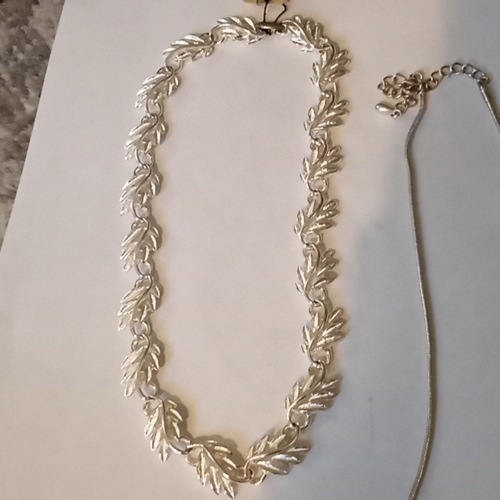 3 Silver necklaces - Picture 2 of 4